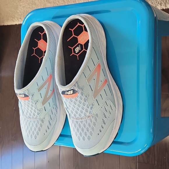 New Balance 900V1 Women’s Size 5.5 Walking Shoes Fresh Foam Slip On Blue - Picture 3 of 3